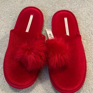 Women’s slippers Victoria’s Secret new w/ tags red sz Lg